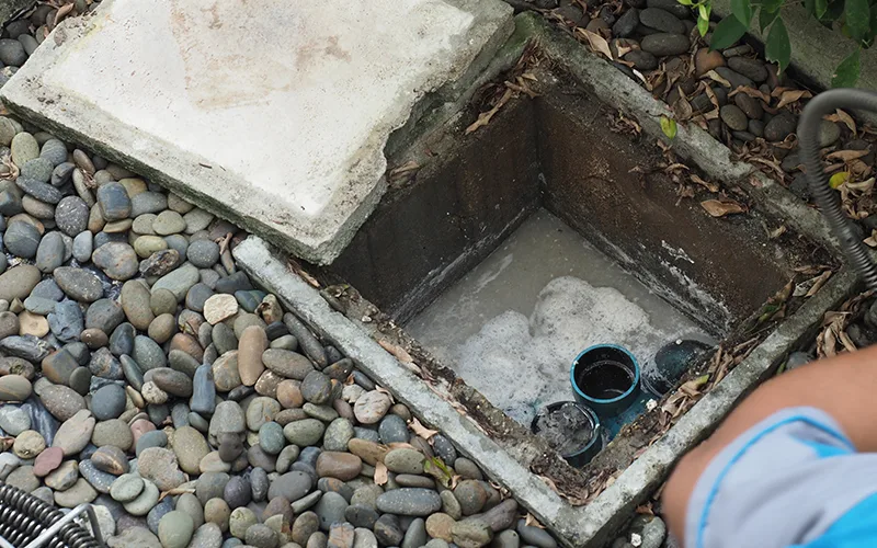 FOTO LIMPEZA DE CAIXA DE GORDURA
